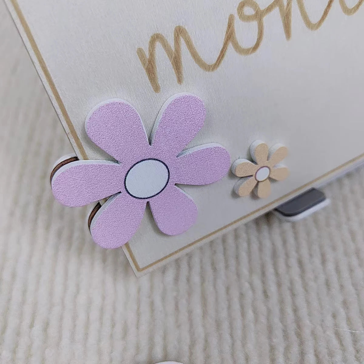 Wooden Baby Milestone Cards for Newborn Photos – Monthly Baby Milestone Plaque Set with Floral Design & Interchangeable Numbers for Baby Girl & Boy Keepsake Pictures (0-12m)